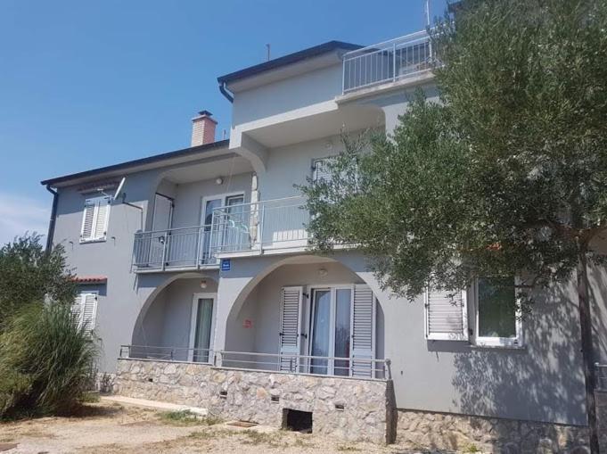 Sabljak Kornić المظهر الخارجي الصورة
